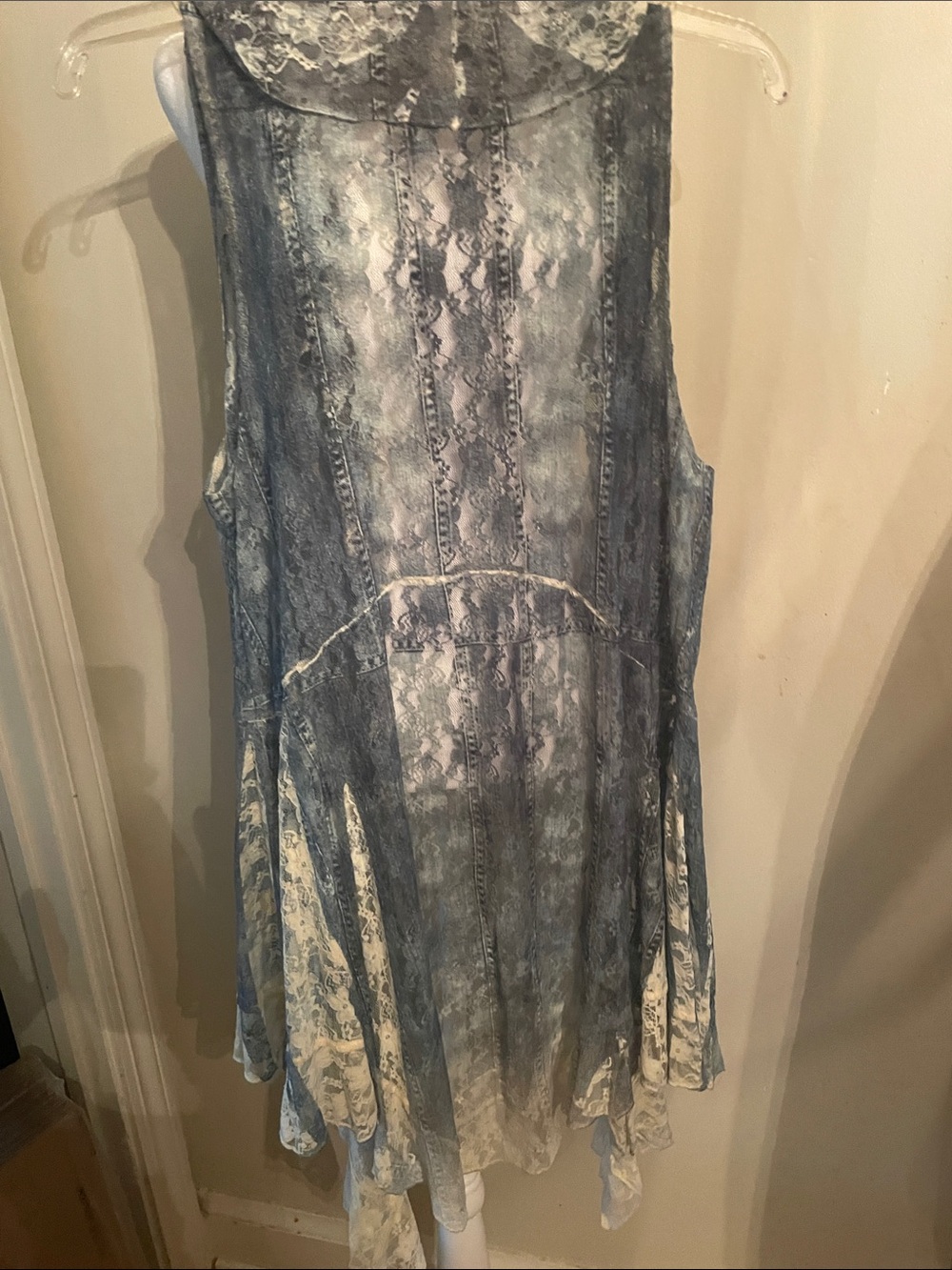 Women's Blue and White Lace Ruffle Sleeveless Top - Picture 2 of 2